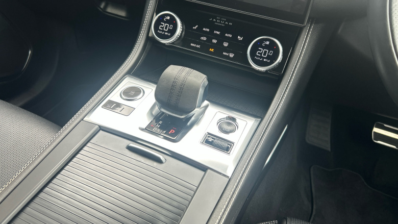 Jaguar F-Pace 2.0 D200 R-Dynamic SE 5dr Auto AWD Diesel Estate